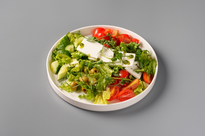 Фото Салат греческий с соусом песто