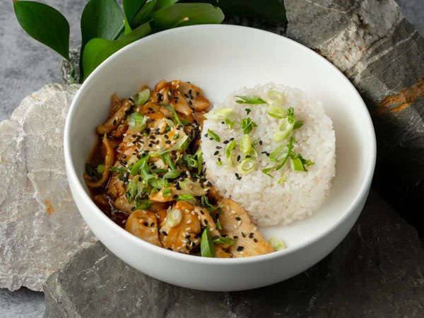 Фото Куриное филе в соусе терияки с рисом