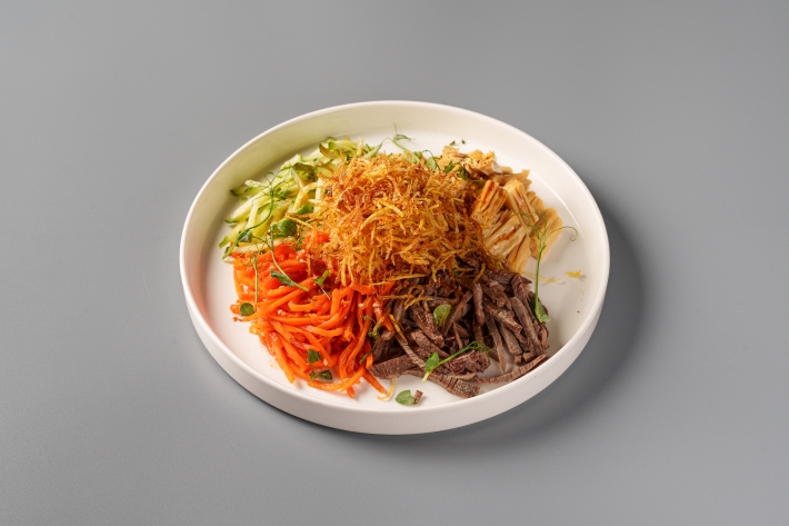 Фото Салат с языком и спаржей