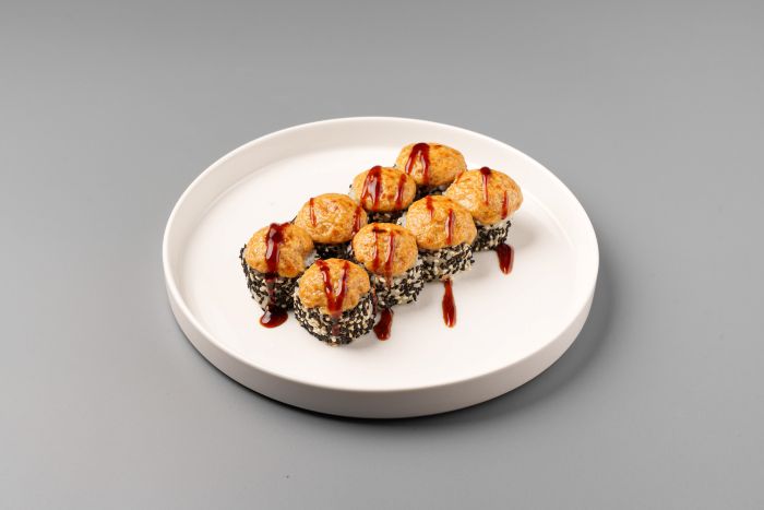 Фото Запечённый ролл с угрём и соусом унаги